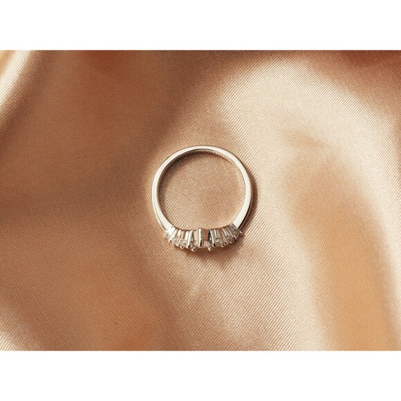 Elegant Silver Gemstone Statement Ring - Handmade 925 Sterling Silver Accessory - Picture 2 of 9